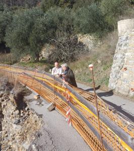 Crollo muro contenimento sulla Sp 63